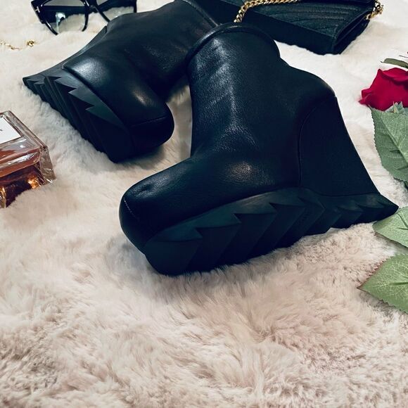 ♥️ THE SAW SOLE WEDGE ANKLE BOOTIE
CUTTING EDGE SHARPEST STYLE CAMILLA SKOVGAARD - Picture 14 of 17